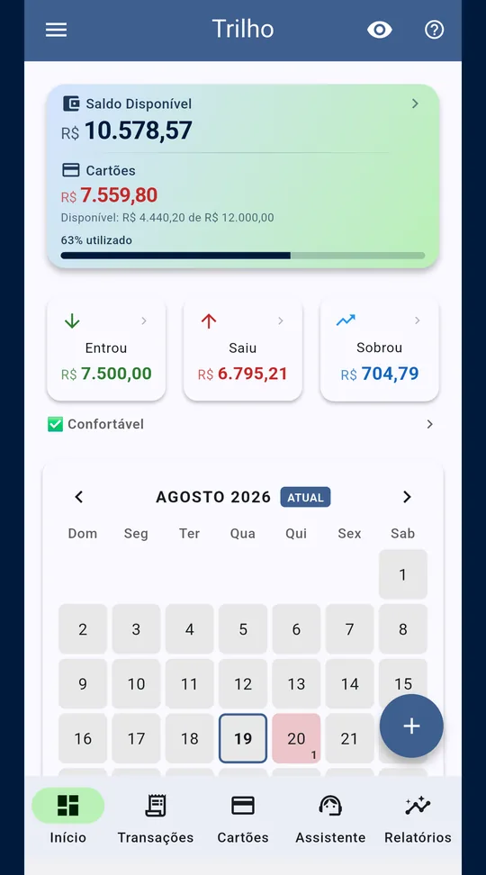 Tela Inicio do app Trilho: cartao de saldo disponivel, os tres cartoes Entrou, Saiu e Sobrou, e o calendario do mes.
